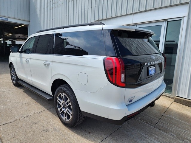 2025 Ford Expedition MAX photo 3