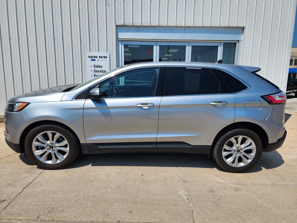 2024 Ford Edge Titanium photo 2