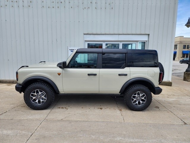 2025 Ford Bronco Badlands photo 2