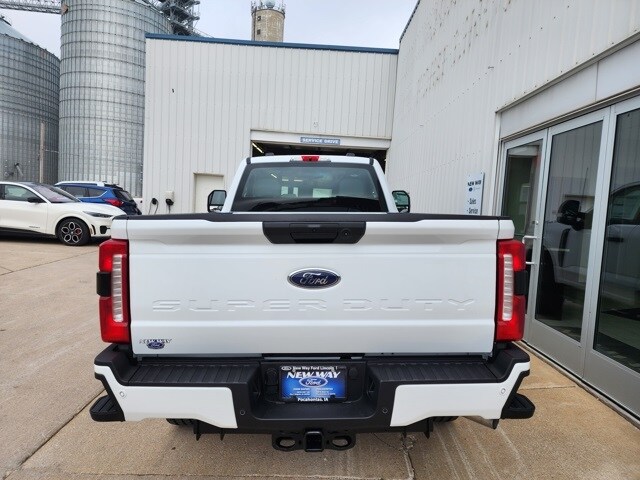 2025 Ford F-350 photo 4