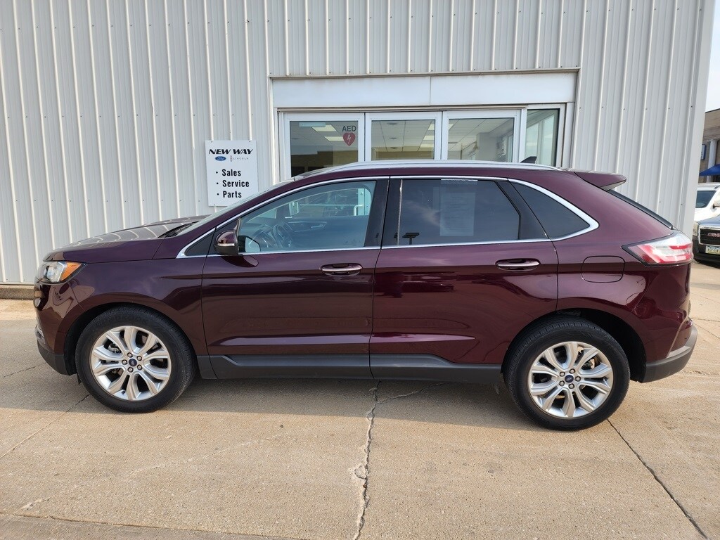 2020 Ford Edge Titanium photo 2