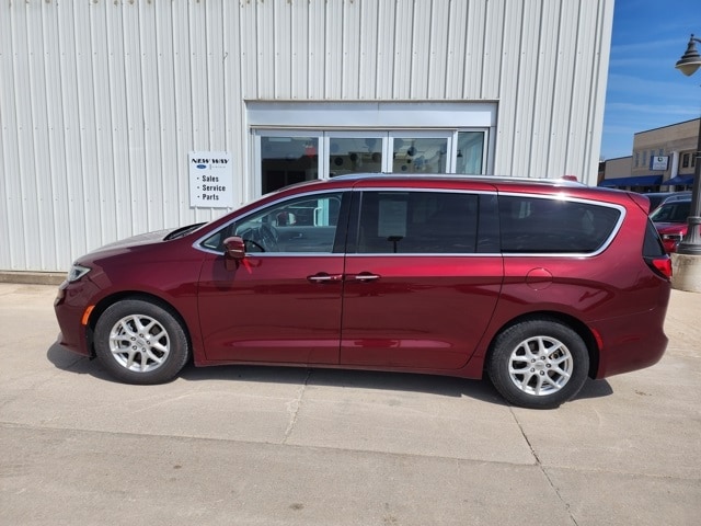 Used 2021 Chrysler Pacifica Touring L with VIN 2C4RC1BG1MR600679 for sale in Pocahontas, IA