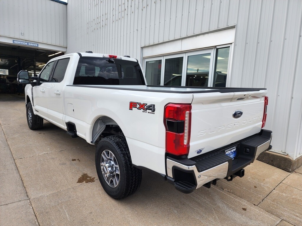 2026 Ford F-350 Lariat photo 3