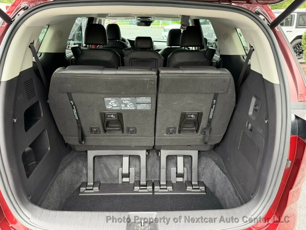 2024 Kia Carnival EX - Photo 16