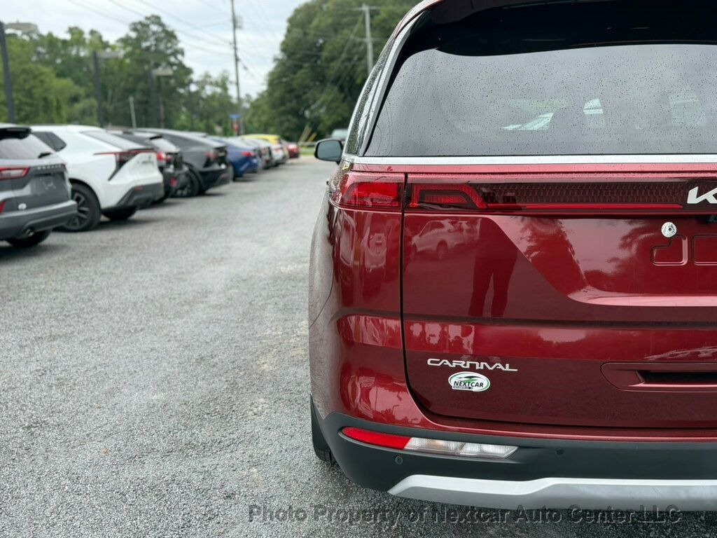 2024 Kia Carnival EX - Photo 11