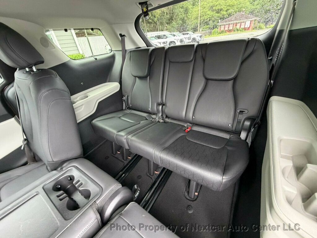 2024 Kia Carnival EX - Photo 14