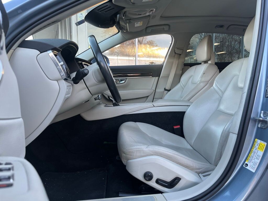 Used 2018 Volvo S90 T5 Momentum Sedan