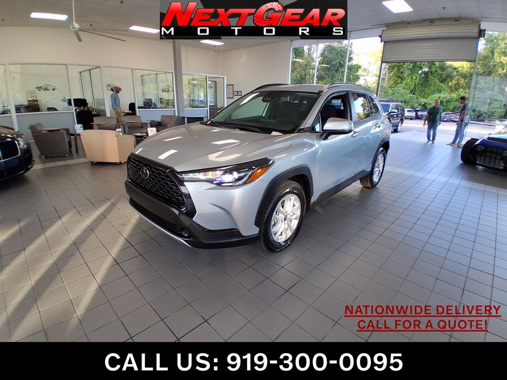 2023 Toyota Corolla Cross LE's photo