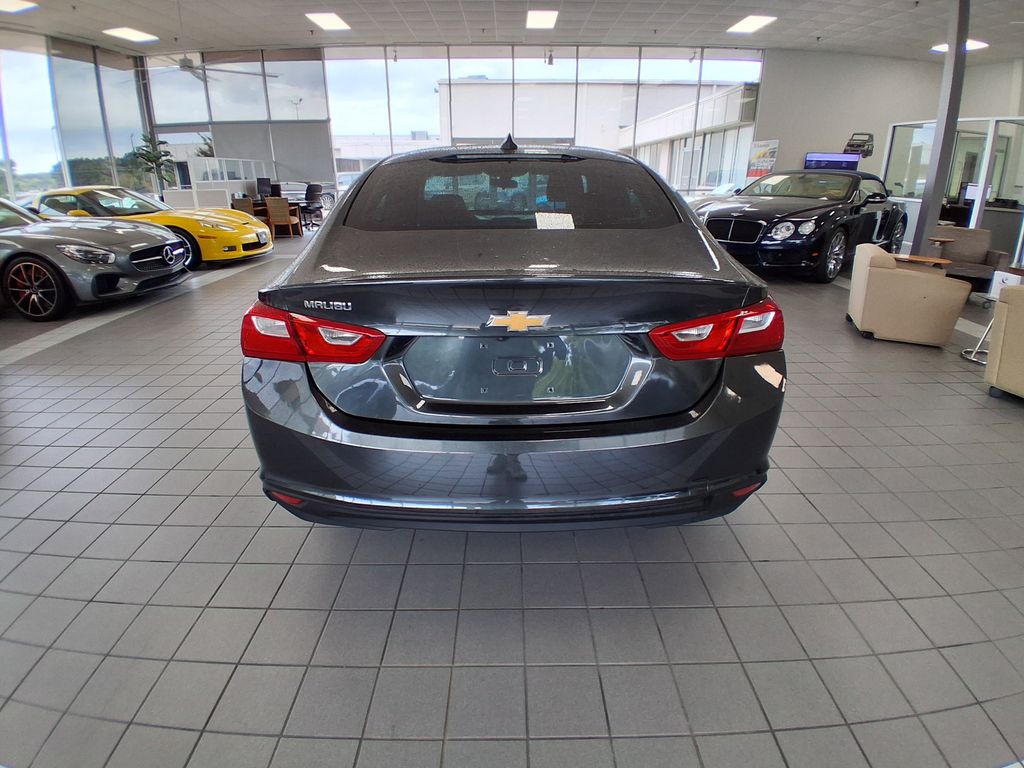 2018 Chevrolet Malibu LS photo 4