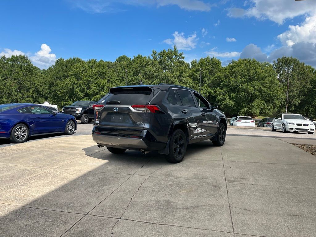 2020 Toyota RAV4 Hybrid XSE photo 3