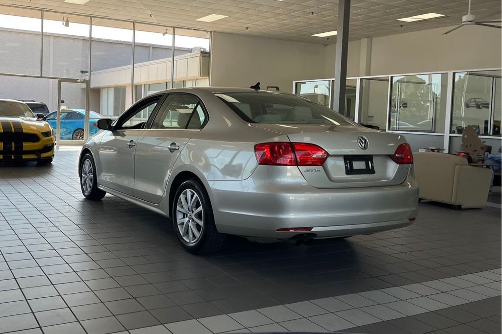 2014 Volkswagen Jetta 1.8T SE photo 3