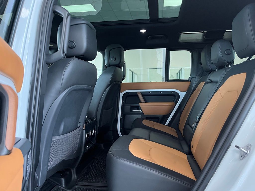 2023 Land Rover Defender X-Dynamic SE - Photo 17