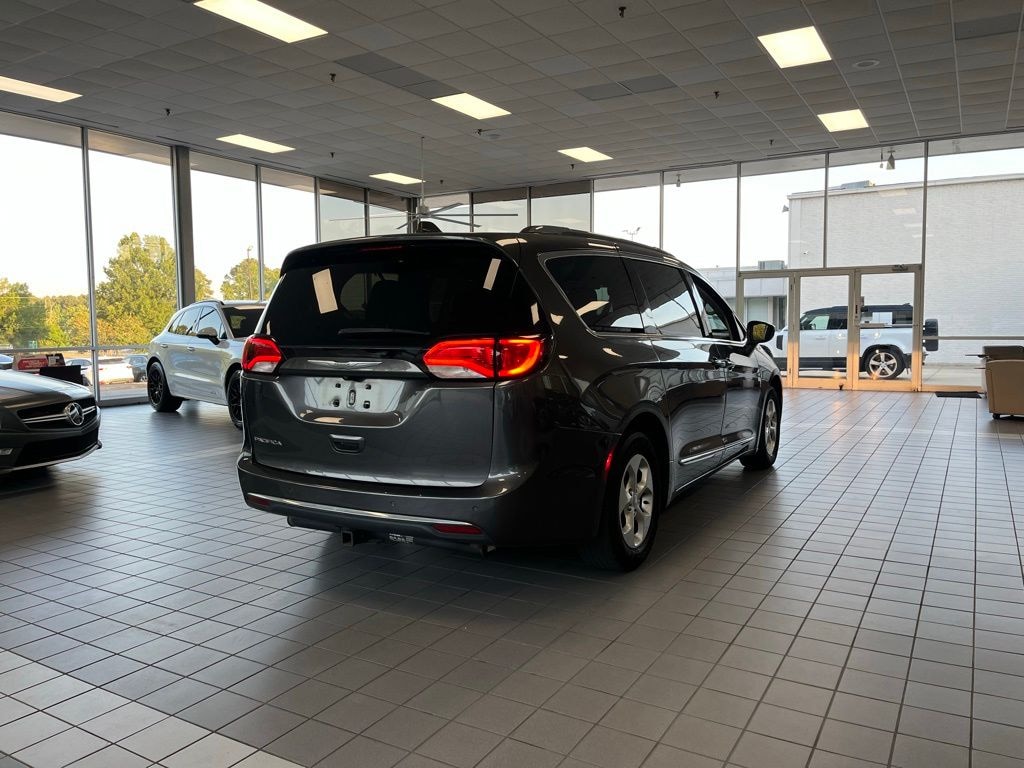Used 2017 Chrysler Pacifica Touring L Plus Minivan/Van