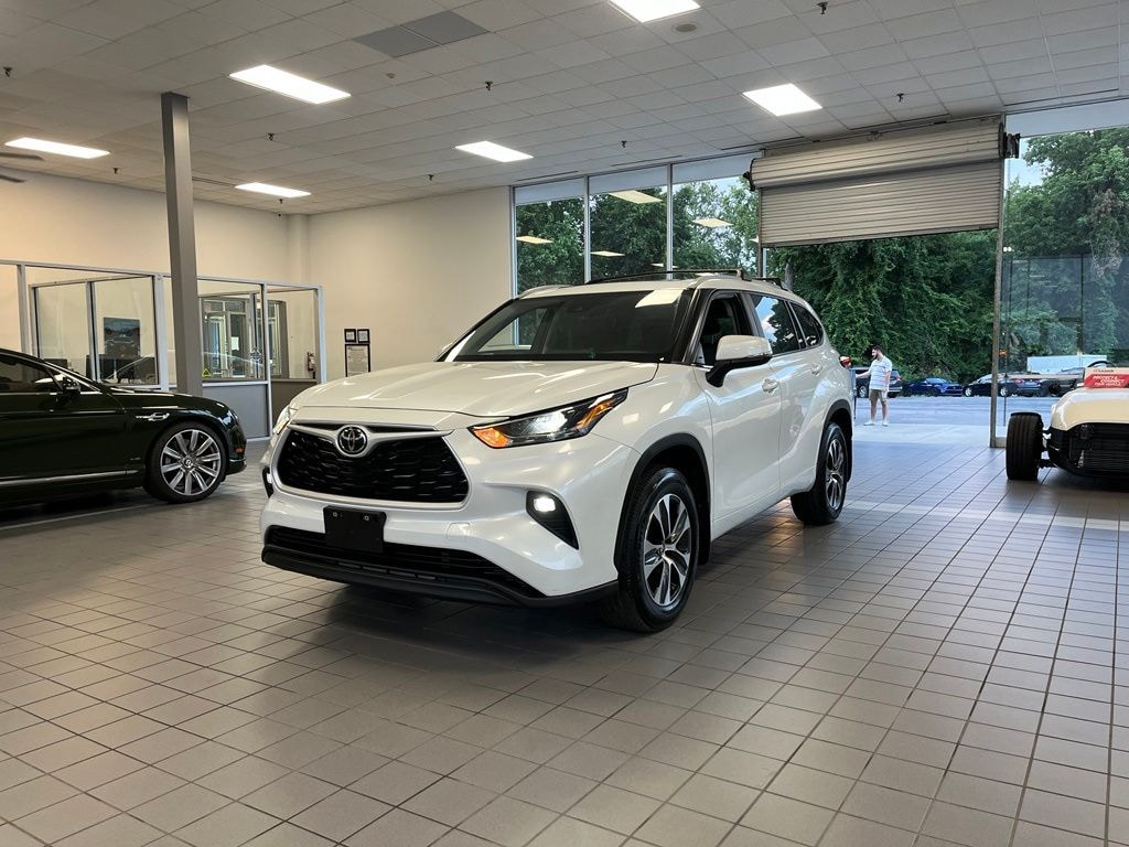 Used 2023 Toyota Highlander XLE SUV