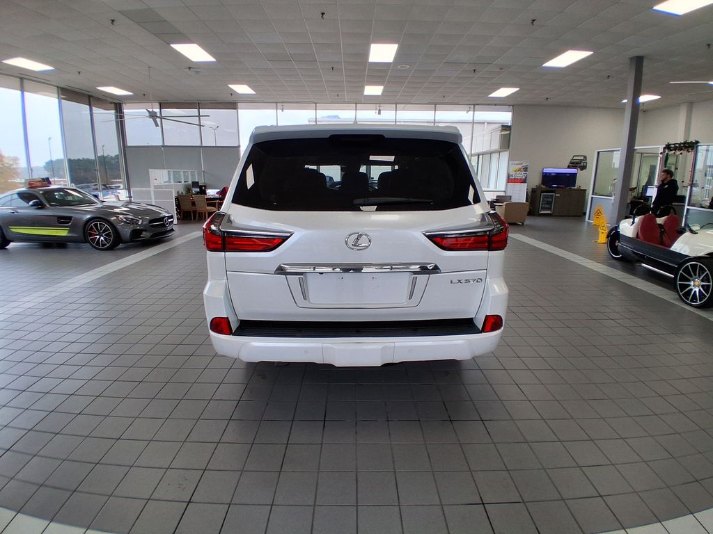 2018 Lexus LX 570 photo 3