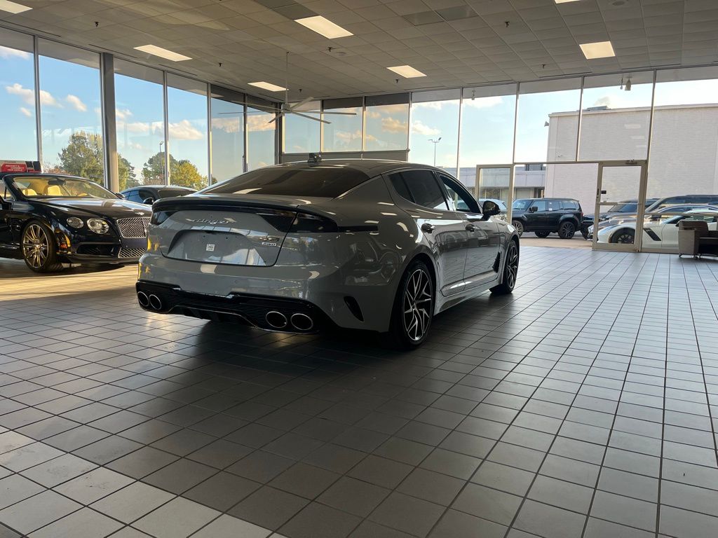2022 Kia Stinger GT-Line photo 3
