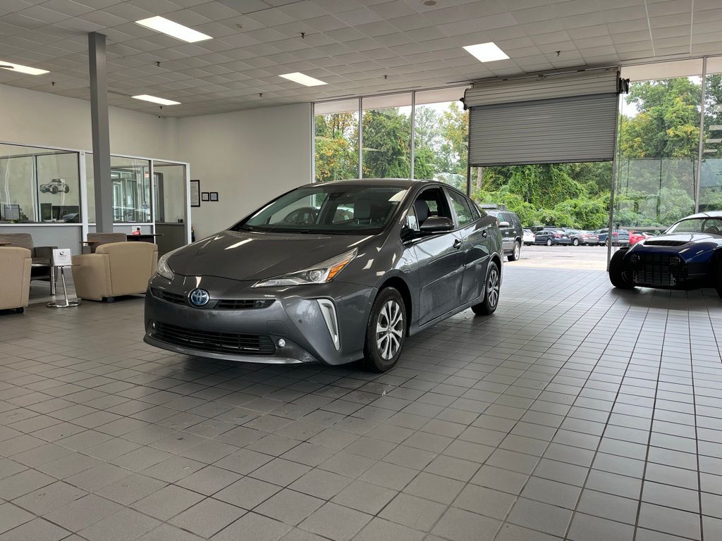 2019 Toyota Prius LE AWD-e photo 3