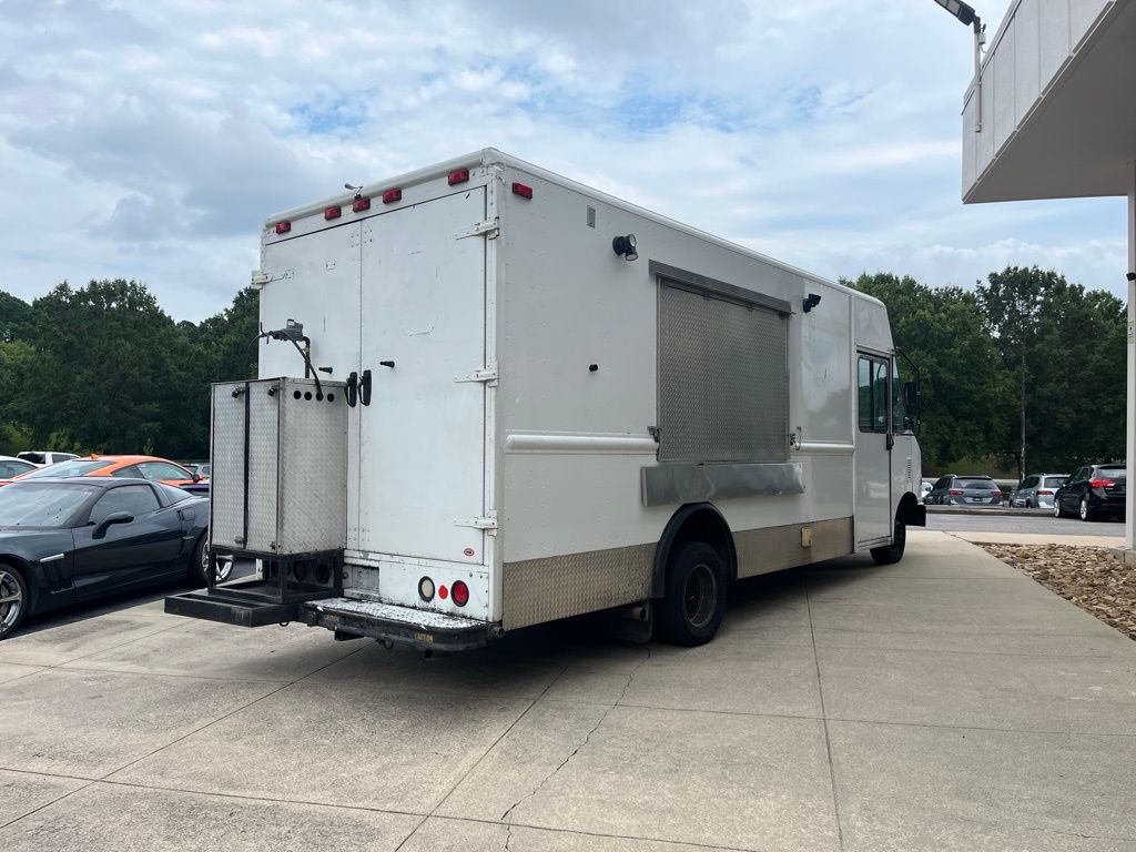 2006 Ford E-350 photo 3