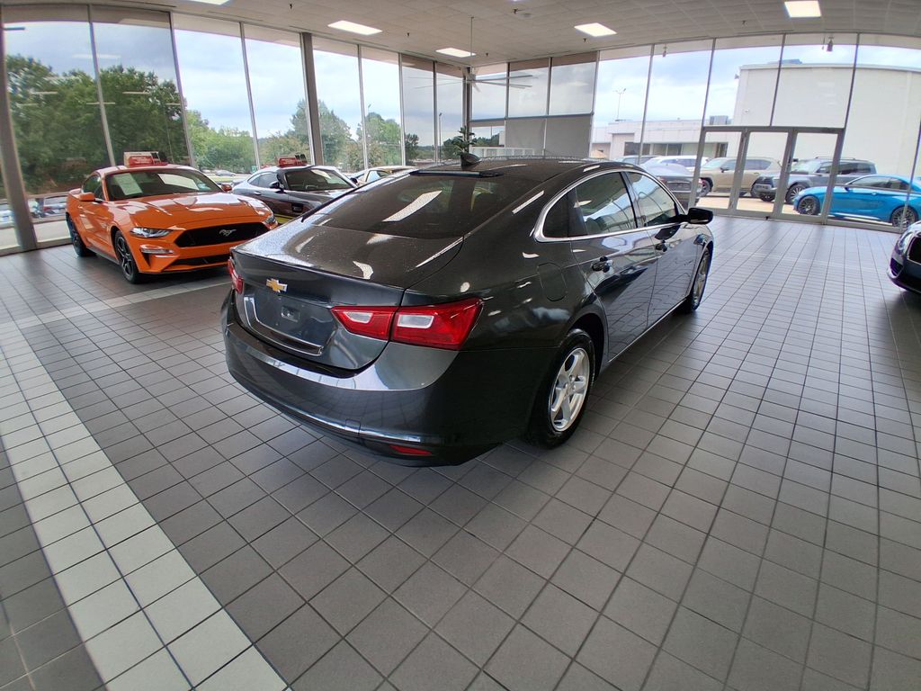 2018 Chevrolet Malibu LS photo 3