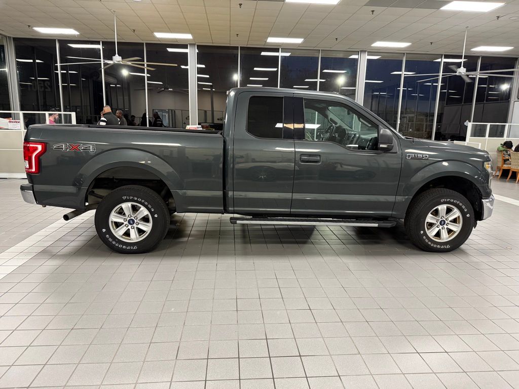2015 Ford F-150 XLT photo 4