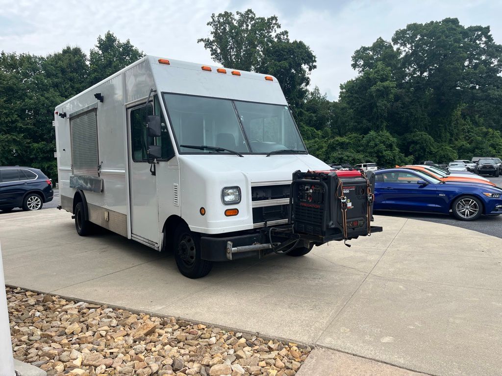 2006 Ford E-350 photo 2