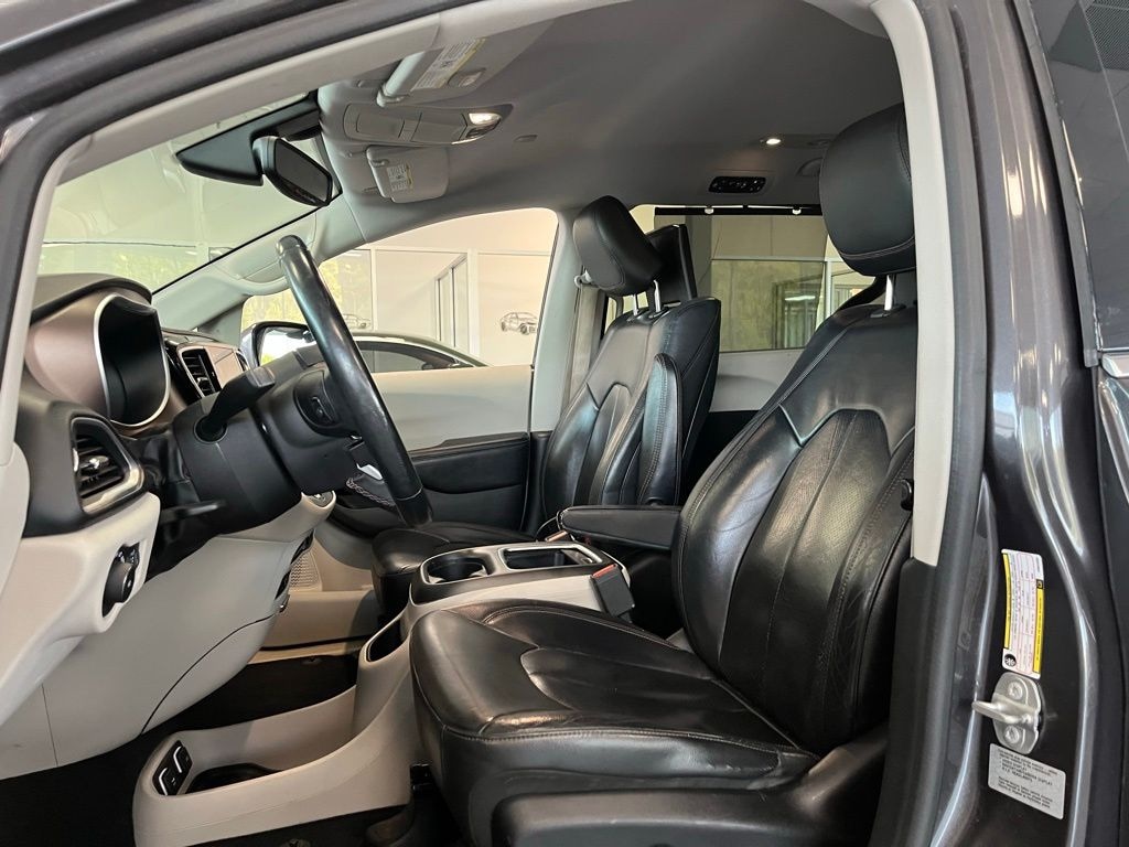 Used 2017 Chrysler Pacifica Touring L Plus Minivan/Van