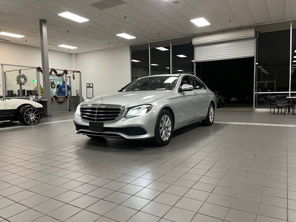 2018 Mercedes Benz E 300 Sedan photo 4