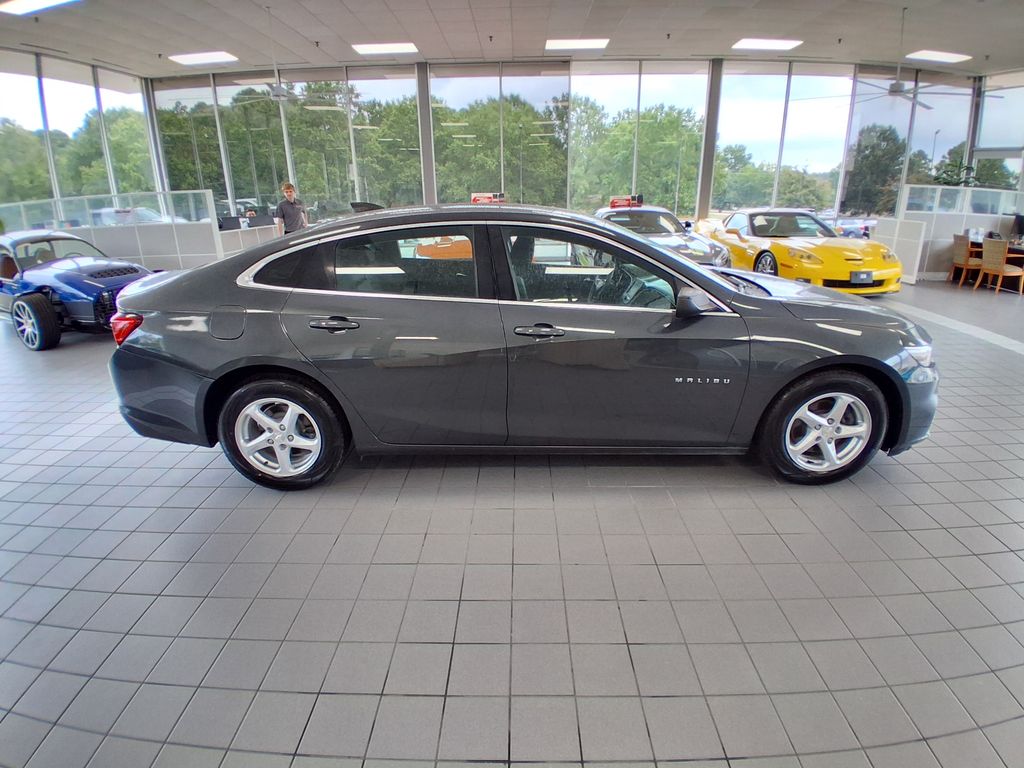2018 Chevrolet Malibu LS photo 2