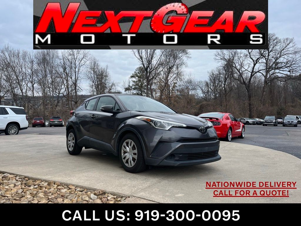 2019 Toyota C-HR LE's photo