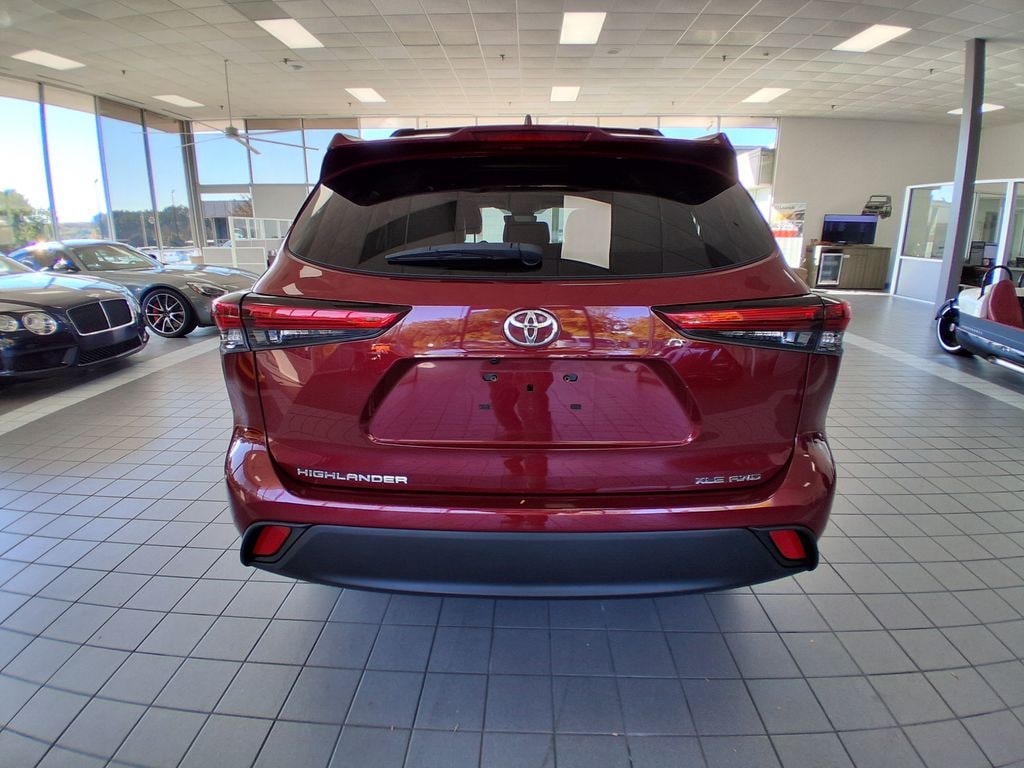Used 2021 Toyota Highlander XLE SUV