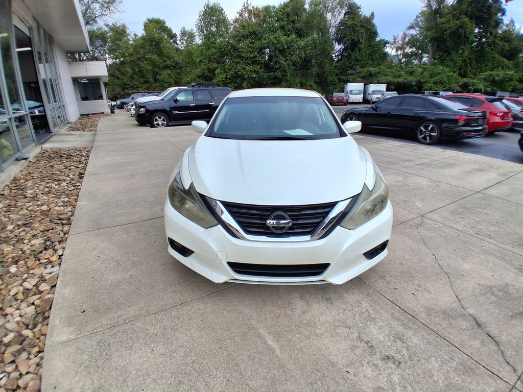 2017 Nissan Altima 2.5 SV photo 2