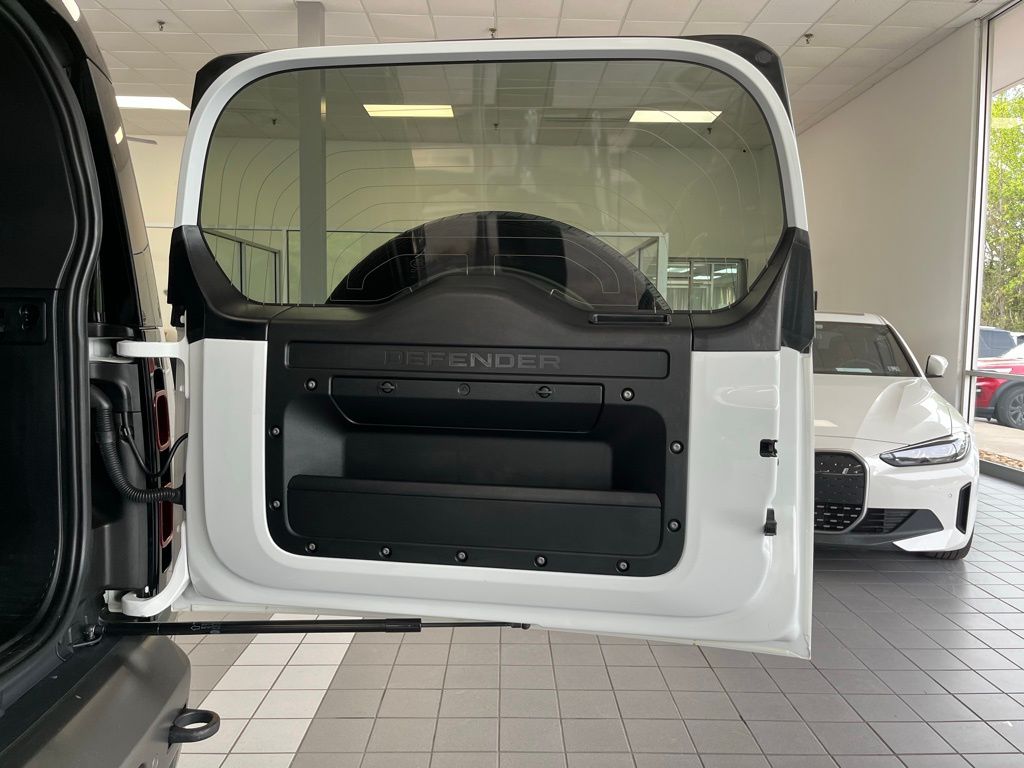 2023 Land Rover Defender X-Dynamic SE - Photo 26