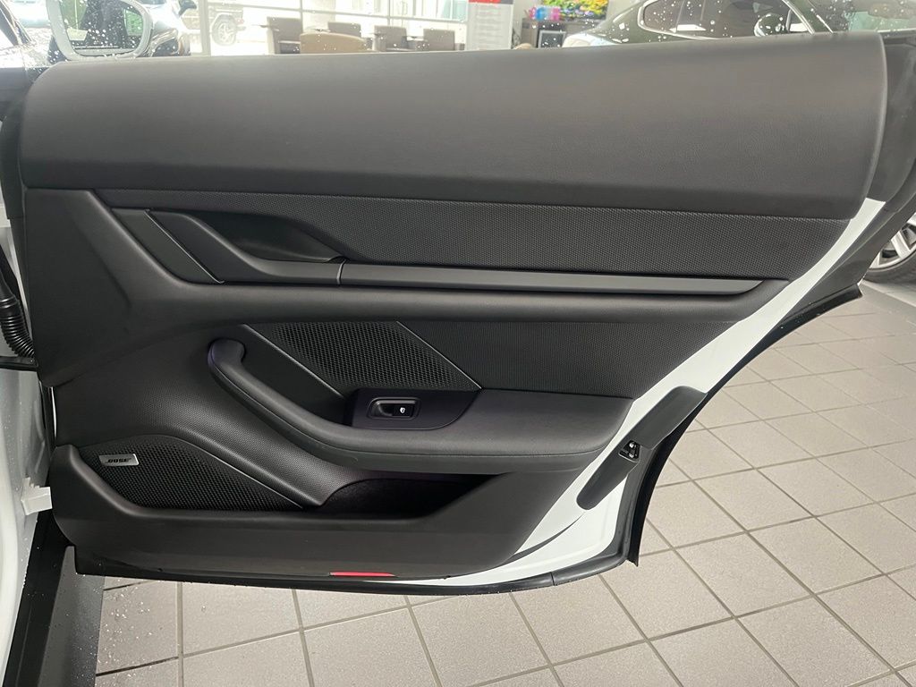 2022 Porsche Taycan Base - Photo 18