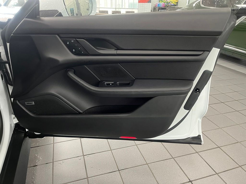 2022 Porsche Taycan Base - Photo 20