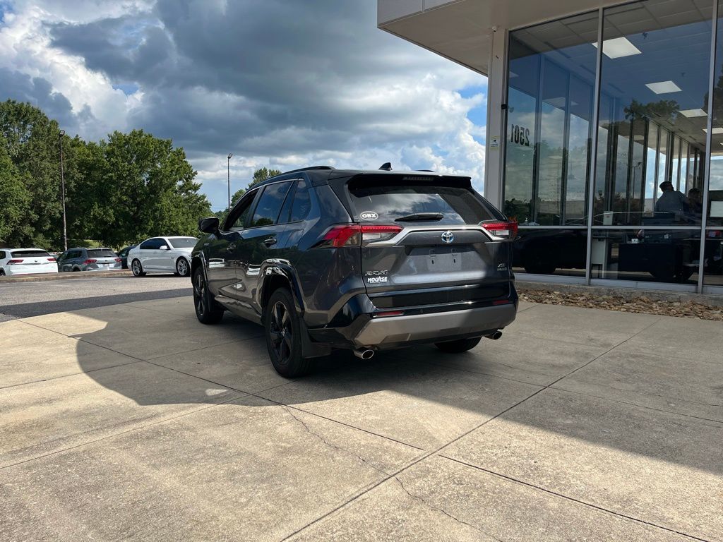 2020 Toyota RAV4 Hybrid XSE photo 2