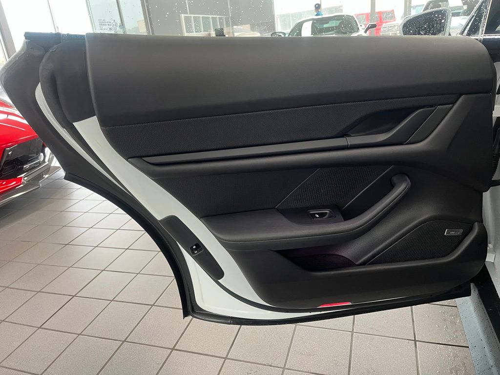 2022 Porsche Taycan Base - Photo 16
