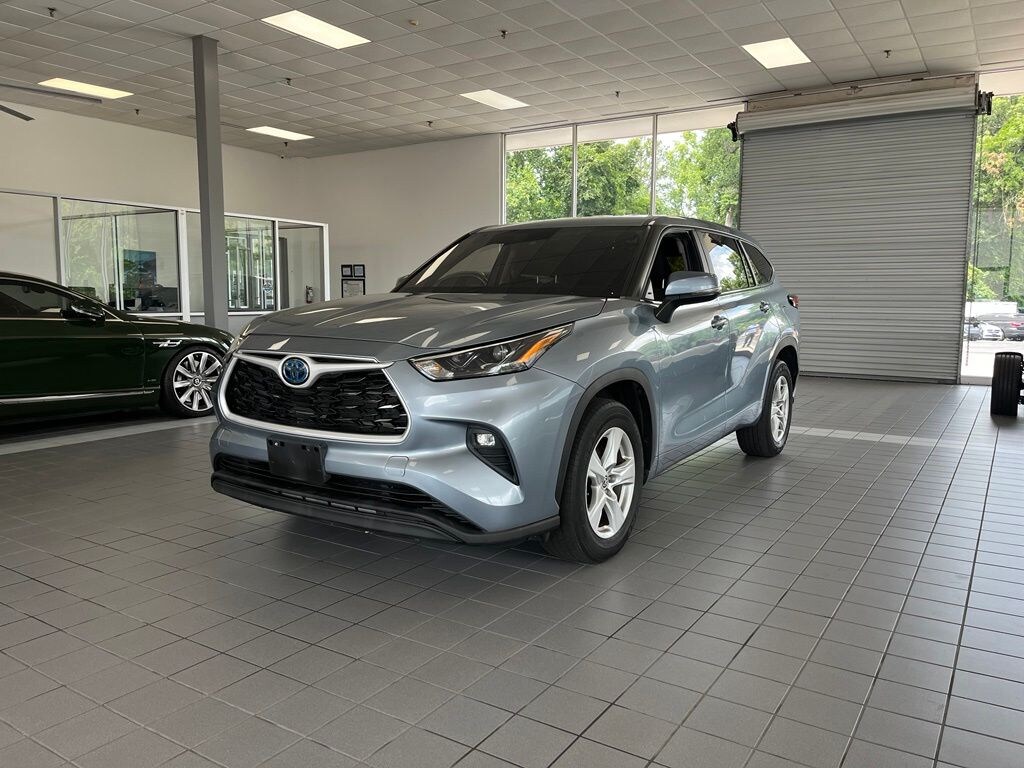 Used 2023 Toyota Highlander Hybrid LE SUV