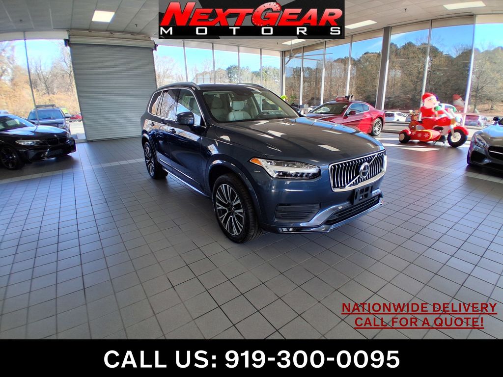 2020 Volvo XC90 Momentum's photo