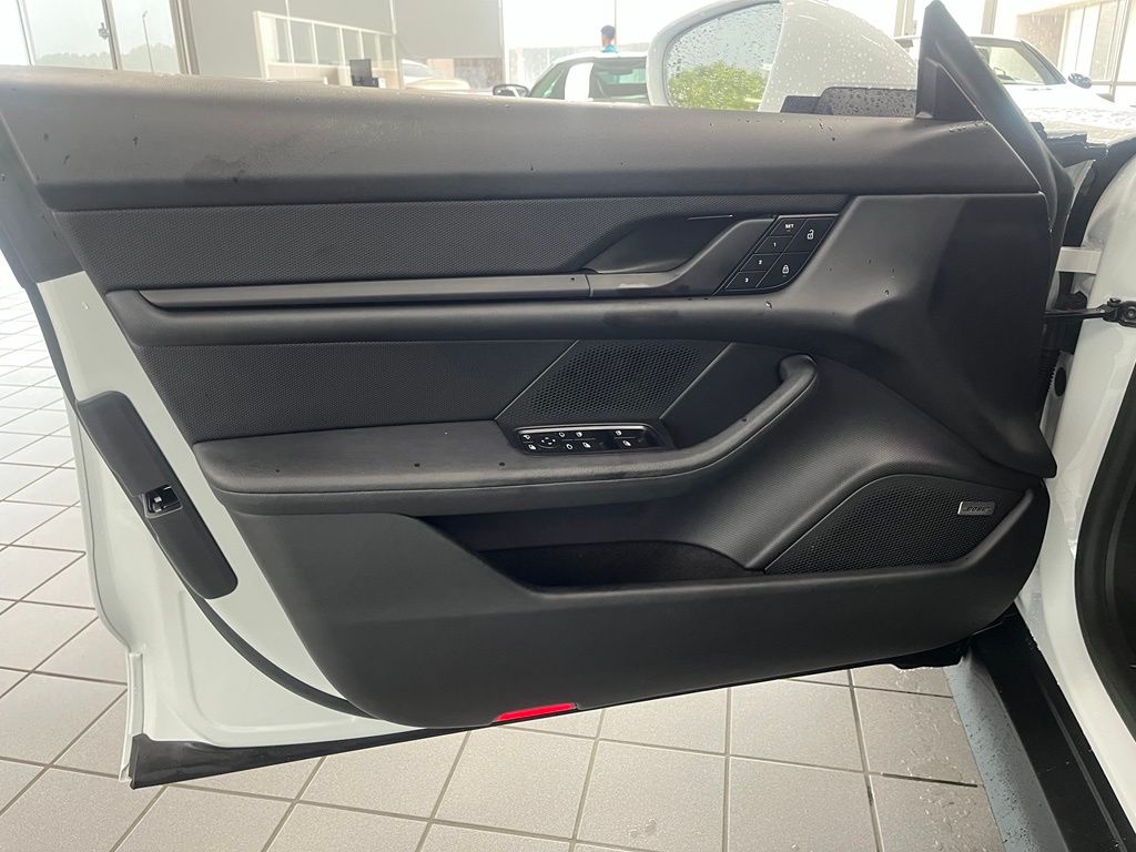 2022 Porsche Taycan Base - Photo 9