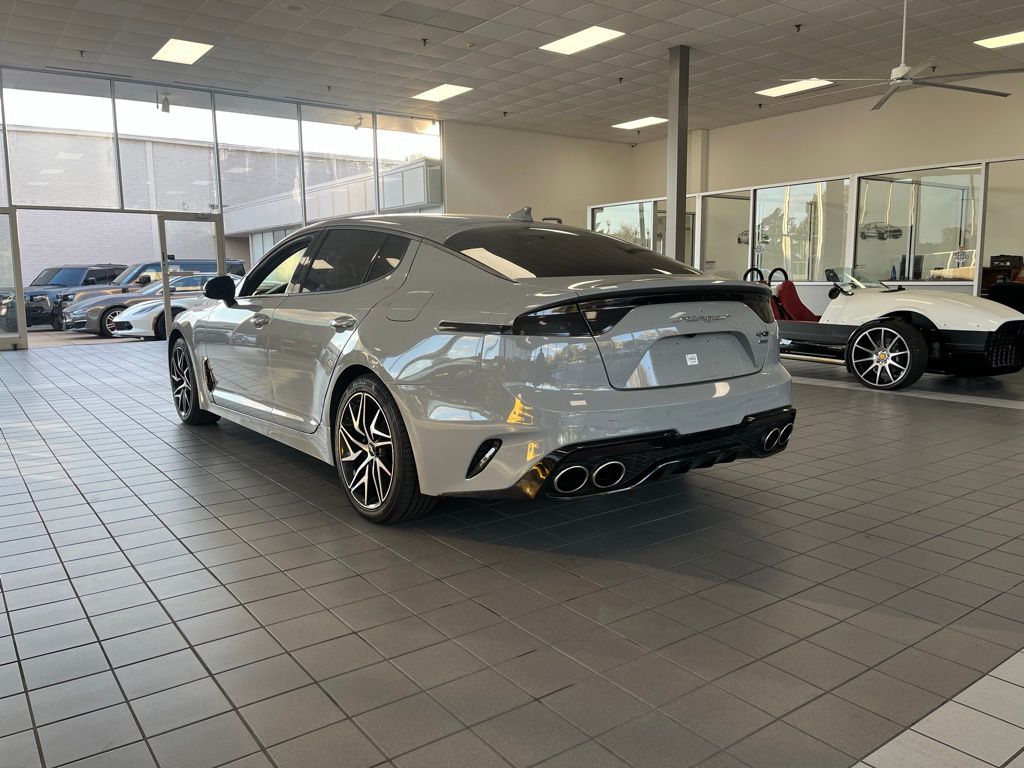 2022 Kia Stinger GT-Line photo 2