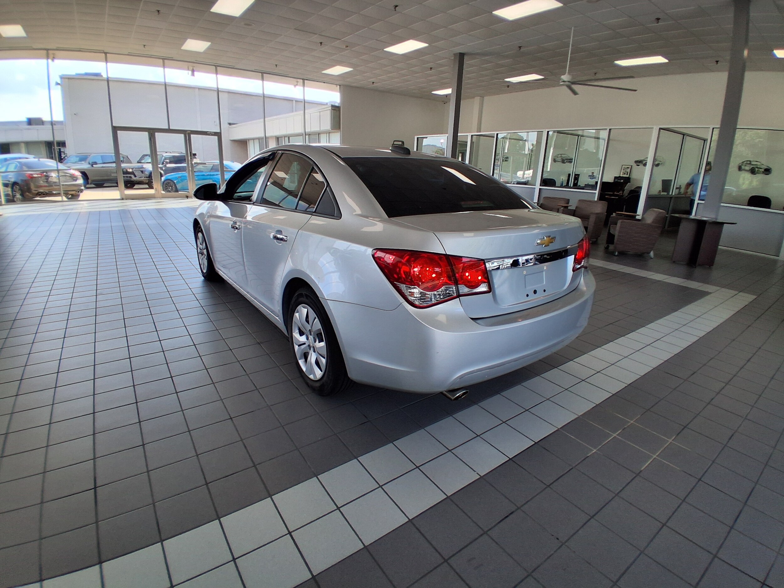 2015 Chevrolet Cruze L photo 3