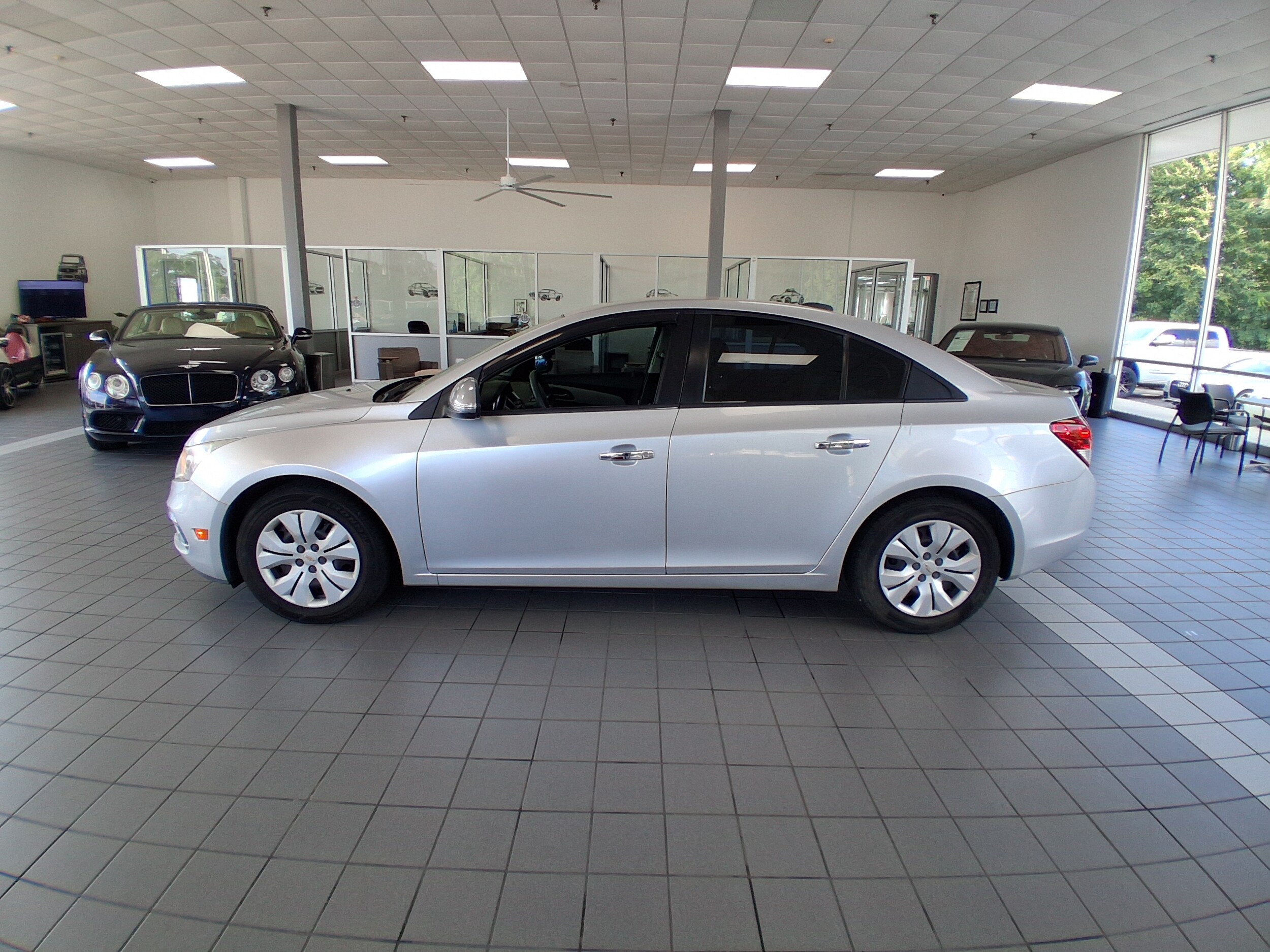 2015 Chevrolet Cruze L photo 2