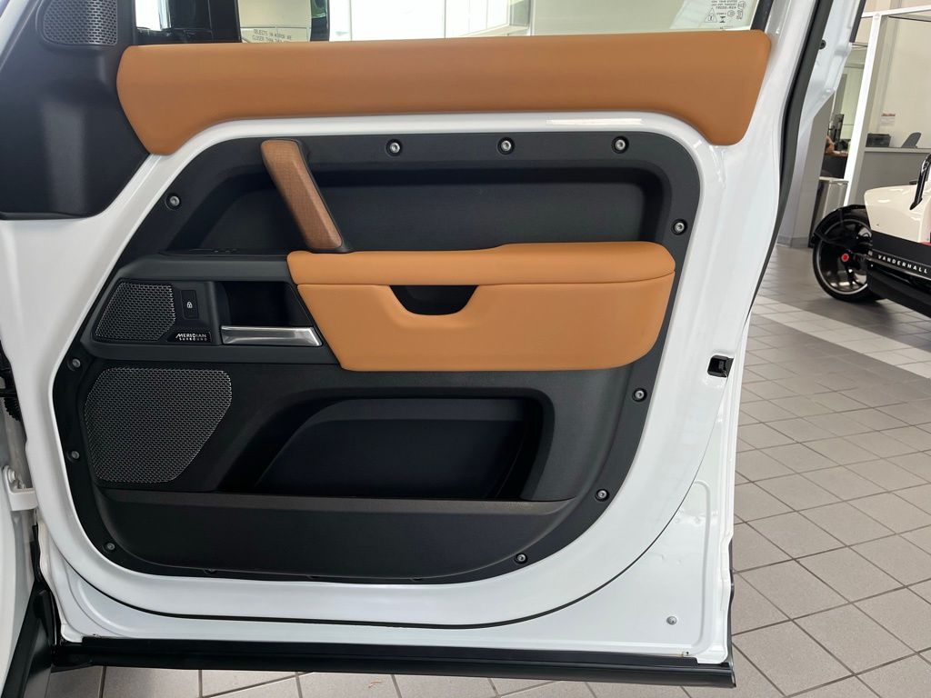 2023 Land Rover Defender X-Dynamic SE - Photo 20