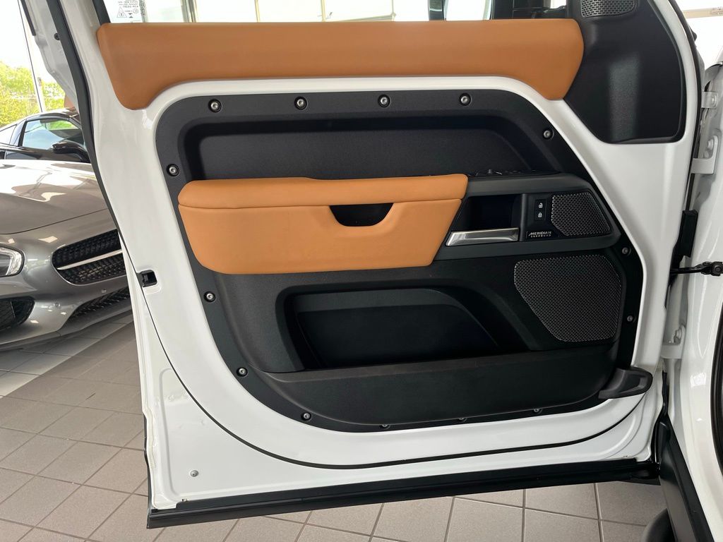 2023 Land Rover Defender X-Dynamic SE - Photo 9