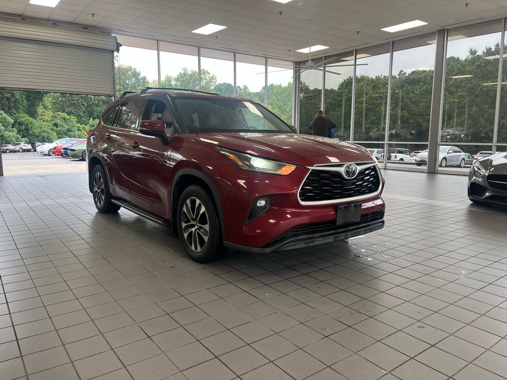 2021 Toyota Highlander XLE photo 4