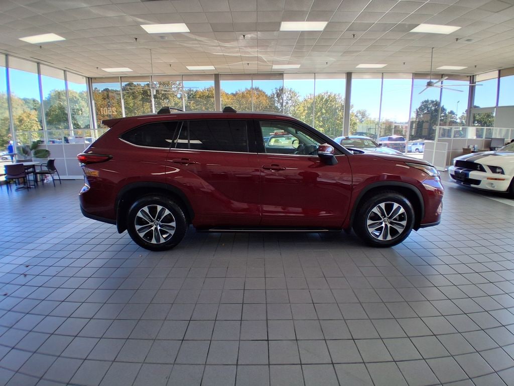 Used 2021 Toyota Highlander XLE SUV