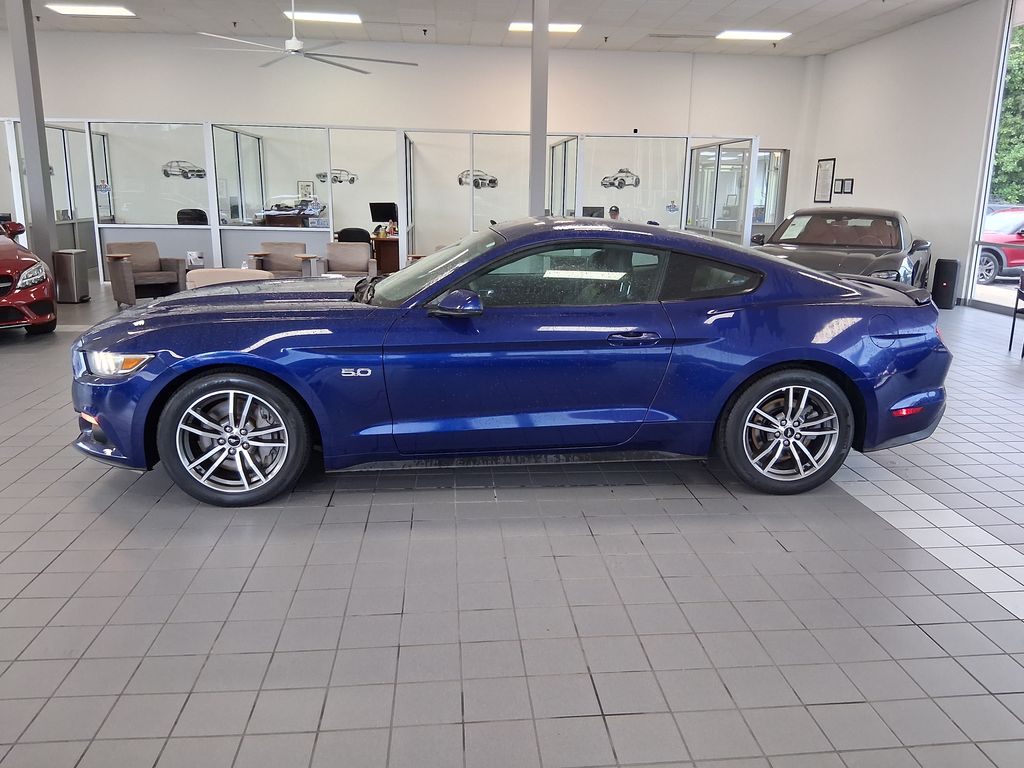 2016 Ford Mustang GT Premium photo 2