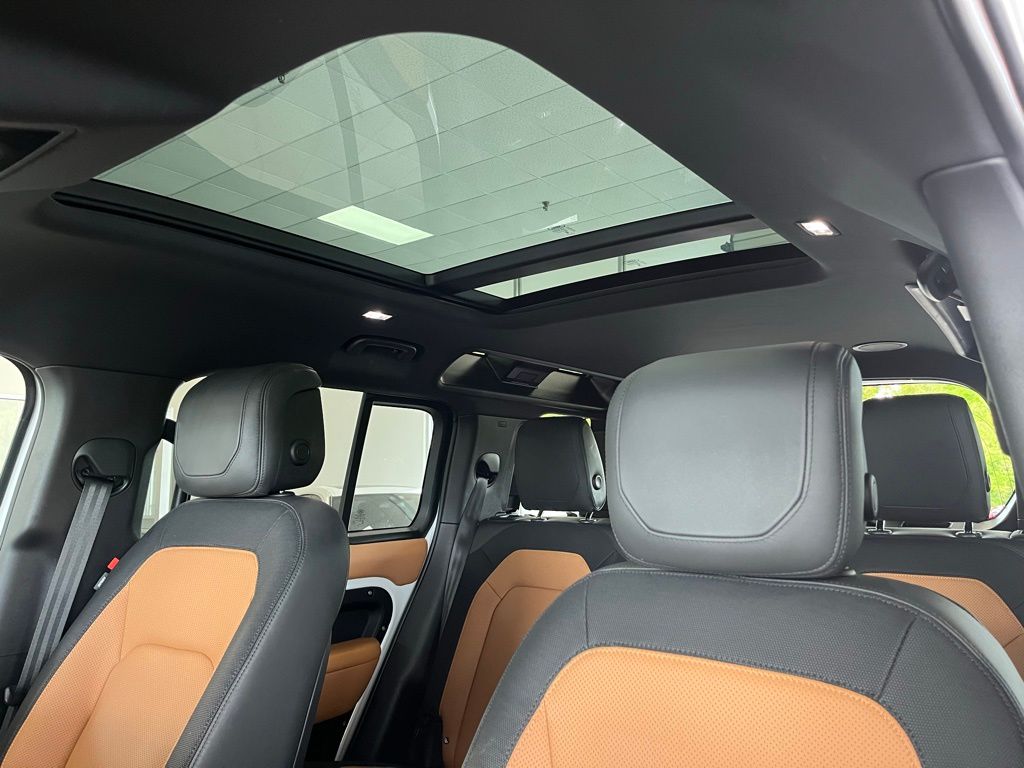 2023 Land Rover Defender X-Dynamic SE - Photo 15