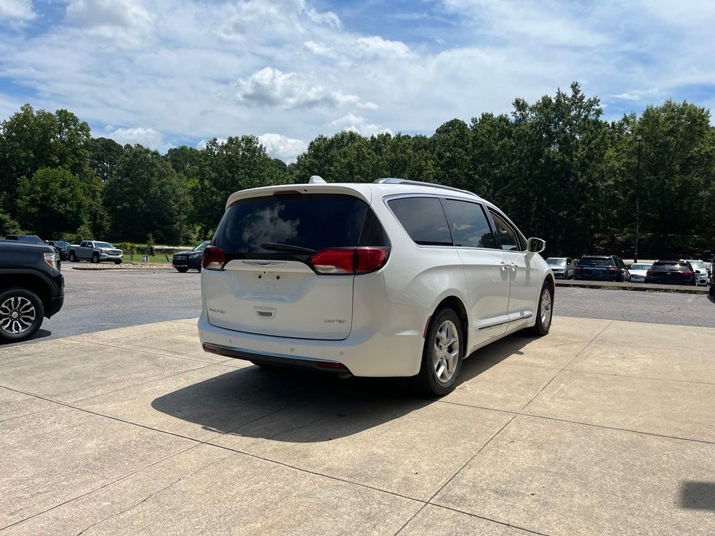 Used 2020 Chrysler Pacifica Limited Minivan/Van