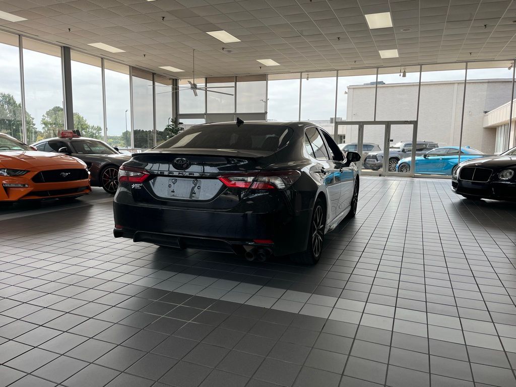 2023 Toyota Camry SE photo 3